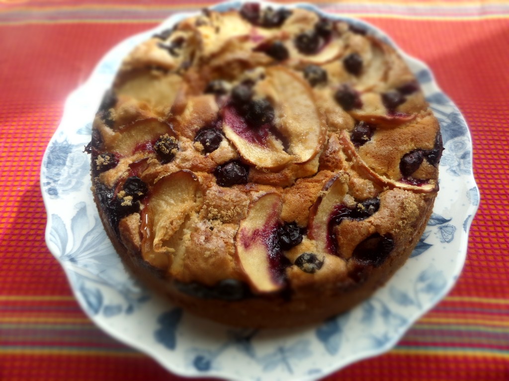Simple Apple and Blueberry&nbsp;cake